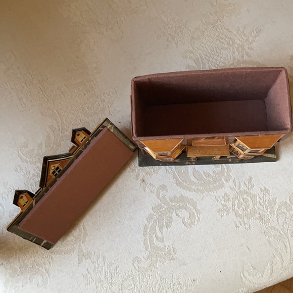 Vintage Victorian colonial bamboo, straw, wheat house opens into a trinket box - Picture 10 of 14